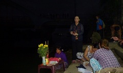 Cố vớt chiếc dép trôi sông, bé gái 10 tuổi bị nước cuốn