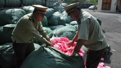 Kinh hoàng phát hiện 2 tấn băng vệ sinh chứa hạt nhựa li ti