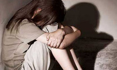 Phạm tội hiếp dâm vì  "thương " bạn gái nhí sợ ma