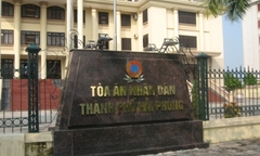 Tạm đình chỉ một chánh tòa kinh tế để điều tra nghi án nhận hối lộ