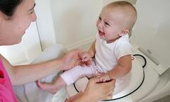 Táo bón ở trẻ nhỏ - nguyên nhân và cách xử trí