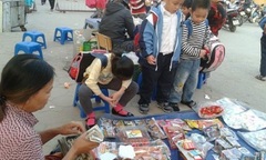 Quà vặt không rõ nguồn gốc  tấn công trường học