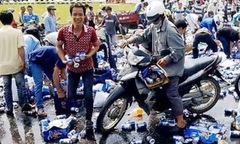 Tham gia “hôi của” 1.400 két bia 10 người tình nghi bị triệu tập