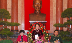 Phó Chủ tịch nước Nguyễn Thị Doan gặp mặt người cao tuổi tiêu biểu tham gia bảo vệ chủ quyền