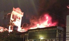 Hà Nội: Quán nhậu bốc cháy do nổ bình gas