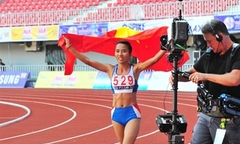 Clip: Phạm Thị Bình giành huy chương vàng điền kinh