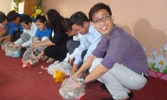 Mổ heo đất hội thu 400 triệu đồng “Vì học sinh Trường Sa thân yêu”