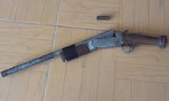 Giải quyết xích mích với hàng xóm bằng súng tự chế