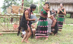  Tục  "ngủ mèo " trước hôn nhân của người Chơ ro