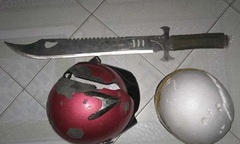 Mâu thuẫn bàn nhậu, dùng mã tấu chém bạn vỡ đầu