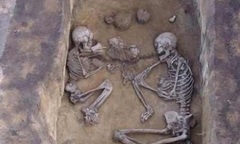 Phát hiện bộ xương nam nữ 3.500 tuổi trong tư thế nắm tay