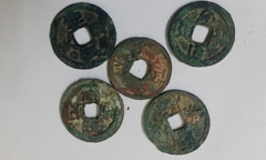 Phát hiện hũ tiền cổ đời Tống nặng gần 10kg