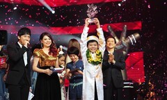 Những ông lớn đang sống nhờ showbiz