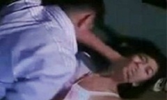 Hiếp dâm nữ nhân viên quán bar sau khi chuốc rượu say