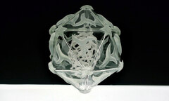 Vẻ đẹp của virus qua mô hình điêu khắc thủy tinh