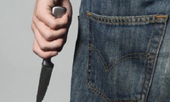 Cứu thoát bạn rồi đâm chết bạn vì hiềm khích nhỏ nhặt