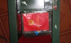 Bắt kẻ hàng xóm phá két trộm vàng