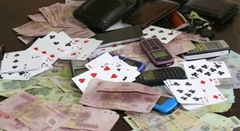 5 hiệu trưởng, giáo viên bị bắt khi đang đánh bạc