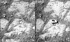 Hòn đá “ma” trên sao Hỏa làm NASA bối rối