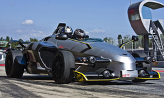 Siêu xe đua con lai giữa F1 và máy bay chiến đấu