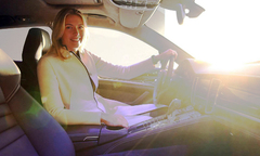 Hoa hậu quần vợt Maria Sharapova khoe bốn bánh hàng thửa