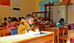 Dư âm tết vẫn còn len lỏi trong các trường học