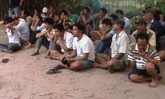 TP HCM: Đột kích trường gà, bắt 49 đối tượng