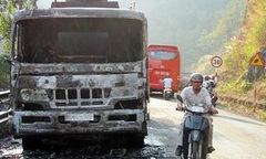 “Bà hỏa” ghé thăm xe bồn chở 32.000 lít xăng trên đèo Bảo Lộc