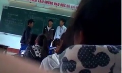 Clip thầy bị đánh trả ngay trên lớp vì tát học trò