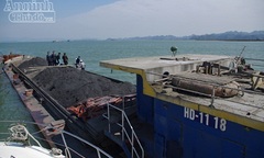 Liên tiếp bắt giữ tàu chở khoáng sản không rõ nguồn gốc