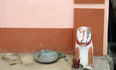 Kỳ lạ tục thờ chó đá của người bản Nùng