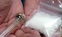 3 bánh heroin trong 'chỗ kín' của người đàn bà 