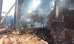 Cháy lớn, thiêu rụi 3 lò sấy gỗ tại Gia Lai