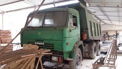 Video: Ngắm xe Kamaz lội suối, băng sông như trên bộ