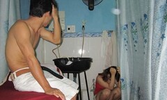 Phá tiệm hớt tóc kích dục giá 100 ngàn đồng/lượt
