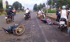 Gia Lai: 2 xe máy đối đầu, 4 người thương vong