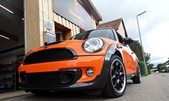 Video: Ngắm Mini Cooper “quẹt lửa, nhả đạn”