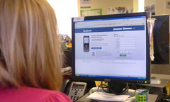 Nguy cơ rối loạn ăn uống vì “tự sướng” trên facebook