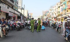 TP HCM: Xe buýt cán học sinh tử vong