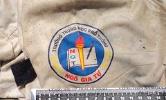 Tìm thấy xác người bị trói trong bao thả trôi sông