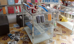 Trộm vào tiệm điện thoại lấy cả trăm triệu và... ăn yaourt