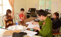 Đột nhập quán cà phê, bắt quả tang 4 đối tượng mua bán dâm