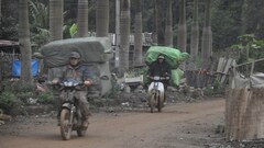 Hàng lậu ùn ùn qua “nách” cửa khẩu Tân Thanh