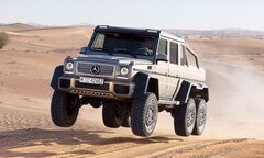 Ấn tượng: Xe địa hình băng băng qua núi cát về đích