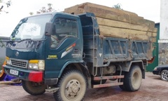 Hà Tĩnh: Bắt một xe tải chở gần 7m3 gỗ lậu