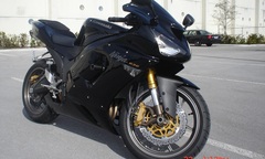 Màn biểu diễn siêu đẳng của Kawasaki Ninja ZX-6R 636