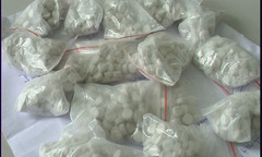 Bắt giữ 1.000 viên ma túy tổng hợp và 1,5 kg hoa cần sa