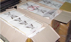 Bắt quả tang xe ô tô “đồng hành” cùng 2.700 gói thuốc lá lậu