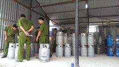 TP.HCM: Phát hiện vụ chiết nạp gas lậu lớn