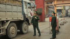 Vì sao dưa vẫn đổ về cửa khẩu Tân Thanh?